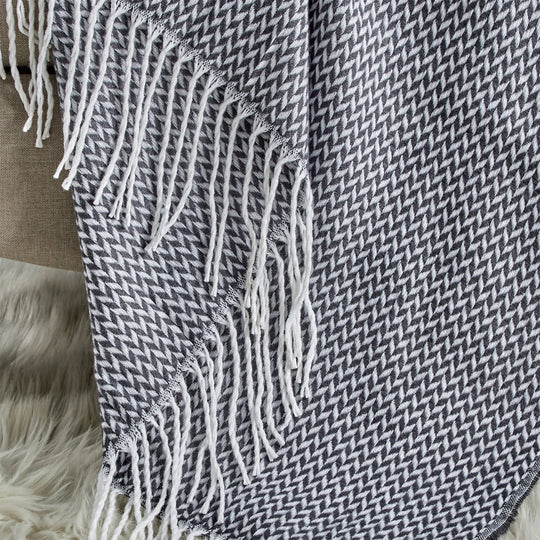 1 Piece Knitted Throw Blanket with Decorative Tassels for Couch Sofa Chair, Rustic Yarn-Dye Woven Blanket with Geometric Pattern