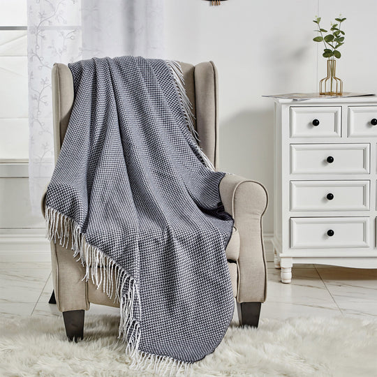 1 Piece Knitted Throw Blanket with Decorative Tassels for Couch Sofa Chair, Rustic Yarn-Dye Woven Blanket with Geometric Pattern