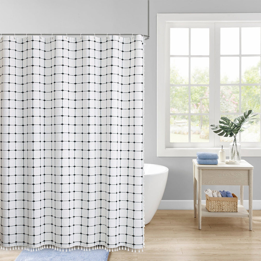 How to Choose the Best Shower Curtain: Style, Material, and Care Tips
