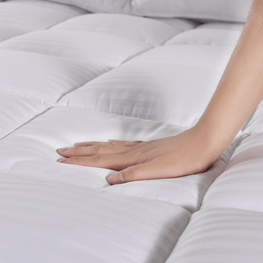 HIG Breathable Cotton Mattress Pad King Size, Fluffy Fitted Mattress Cover Protector with 8-21" Deep Pocket, Thick Quilted Pillow Top Mattress Topper for Back Pain, White