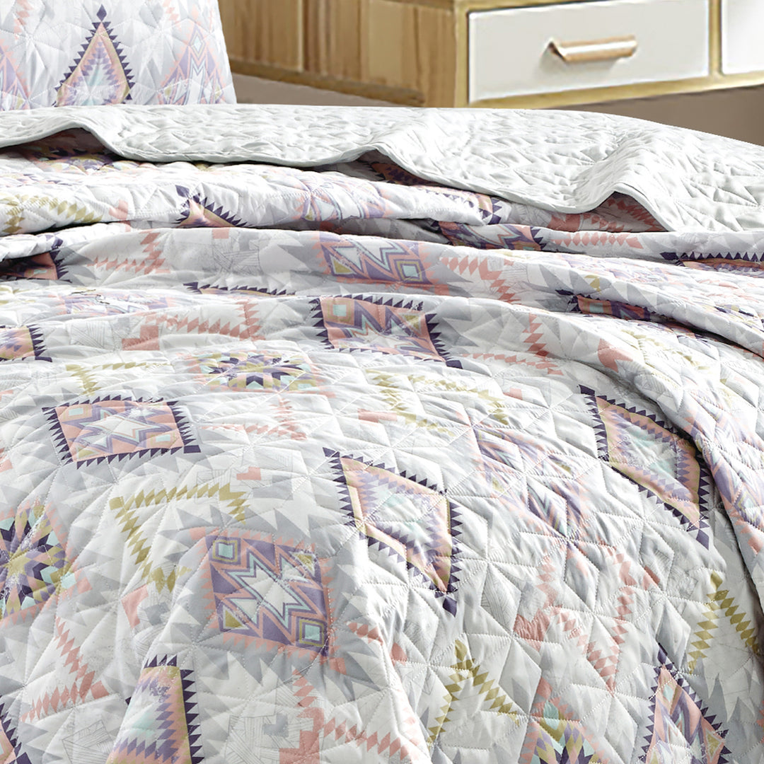 Reversible 3-Piece Geometric Aztec Quilted Bedspread Set with Pillow Shams