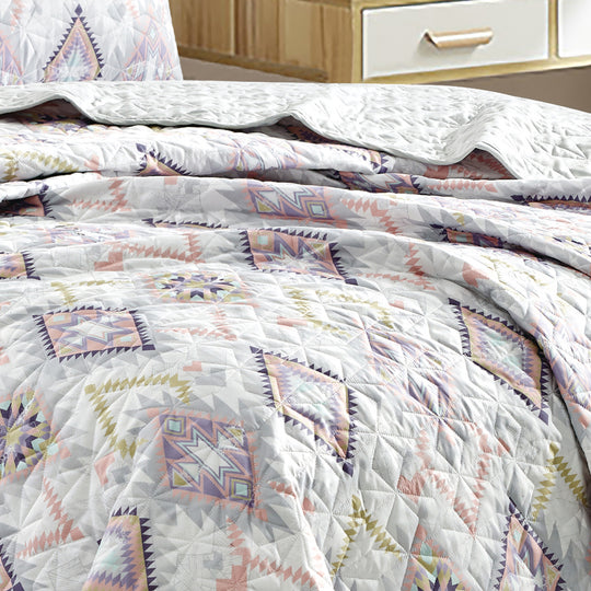 Reversible 3-Piece Geometric Aztec Quilted Bedspread Set with Pillow Shams