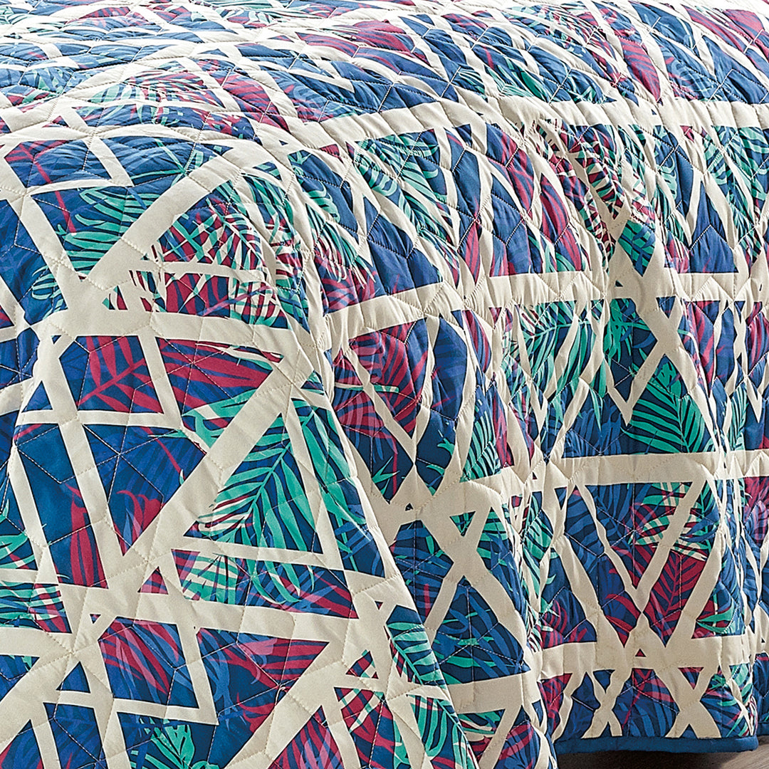 Reversible 3-Piece Geometric Triangle Bedspread Set - Quilted Coverlet with Pillow Shams