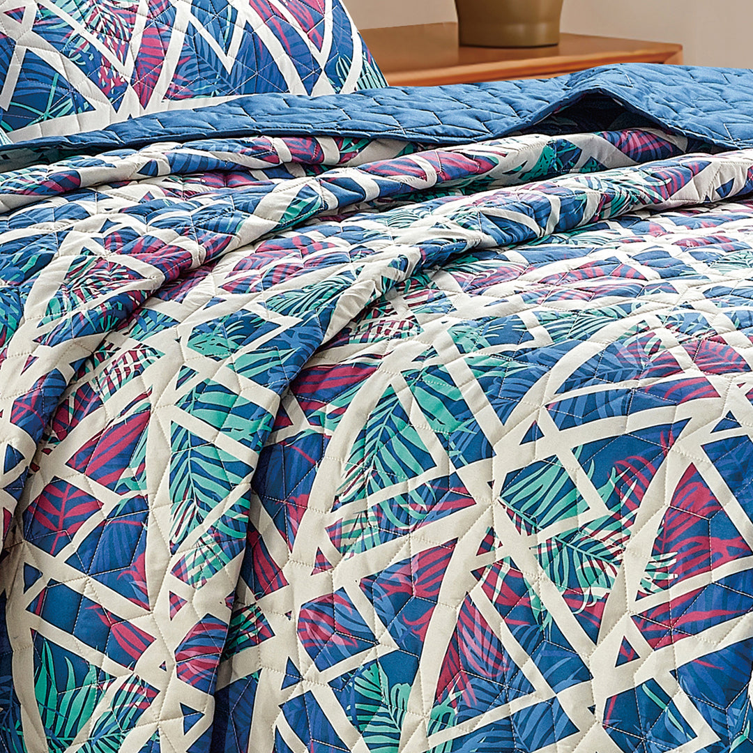 Reversible 3-Piece Geometric Triangle Bedspread Set - Quilted Coverlet with Pillow Shams
