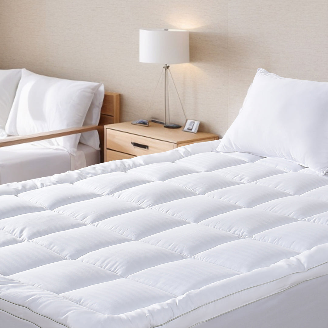 HIG Breathable Cotton Mattress Pad King Size, Fluffy Fitted Mattress Cover Protector with 8-21" Deep Pocket, Thick Quilted Pillow Top Mattress Topper for Back Pain, White